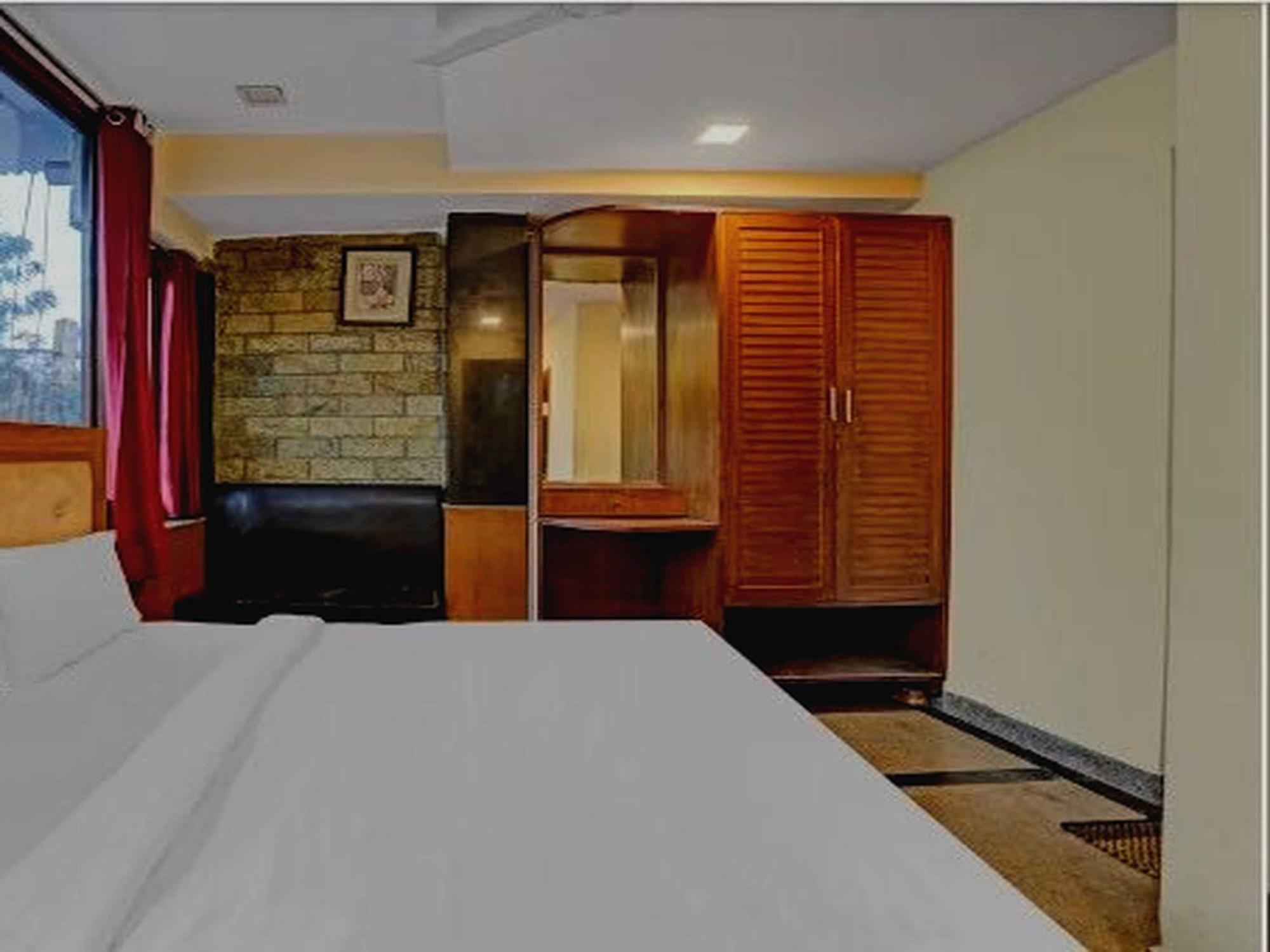 Oyo 75948 Hotel Tushar Continental New Delhi Exterior photo