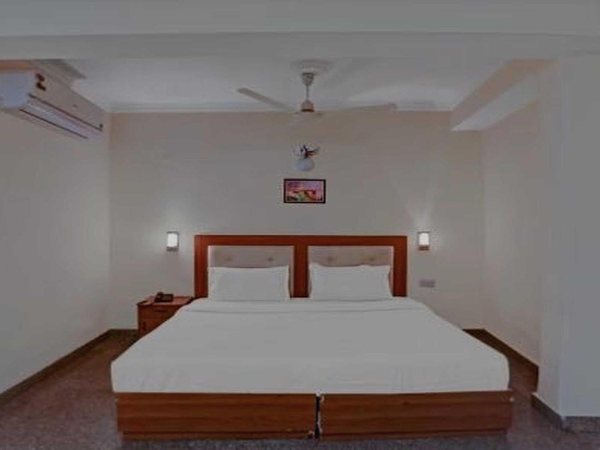 Oyo 75948 Hotel Tushar Continental New Delhi Exterior photo